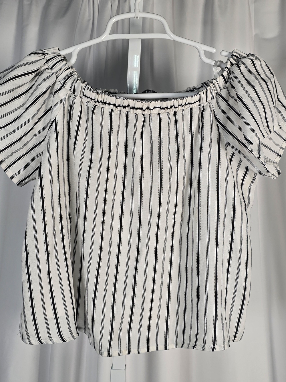 Doe & Rae Woman’s Off Shoulder Crop Top Black And White Stripe Size S Shirt